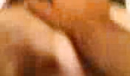 بازی کوسوکون خارجی با دو اسباب بازی نوک سینه