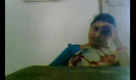 او شلوار فیلم ها سکسی خارجی خود را جدا کرد تا با ویبراتور خودارضایی کند