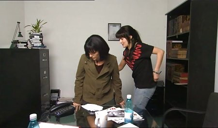 آن مرد تیره پوست گل سرخ داد و به داخل شورت او دزدکی سکس کده خارجی حرکت کرد