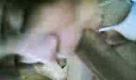 MILF از اسپری سریال سکس خارجی آب در دوش لذت می برد