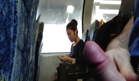 او مقابل یک سکس خارجی دوبله پسر بازی کرد و تسلیم شد