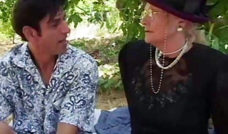 این زوج سکس بی غیرتی خارجی آخر هفته را در اتاق خواب می گذرانند