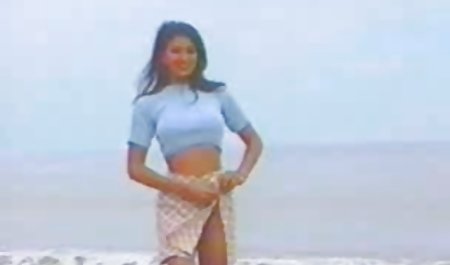 کوتا اسکای پاهای خود را زیر او فشار داد تا فیلم سکس مادر و پسر خارجی بتواند کلیت خود را برهنه کند