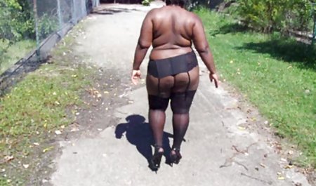 دو مرد یک مرد جوان آسیایی را با تقدیر سکس در فیلمهای خارجی پر کردند