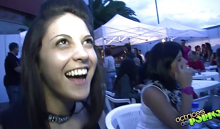 ماتیورکا روی دانلود سکس خارجی کوتاه چهره معشوقش نشسته است