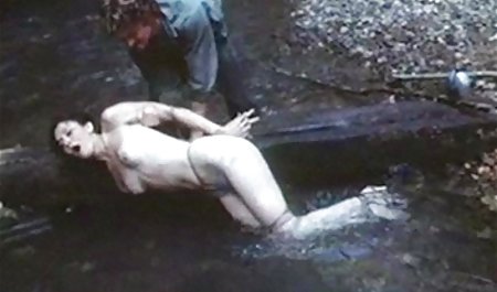 پسر یک دختر موی فیلم خارجی سکسی سرخ را در پارک می چسباند