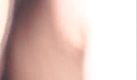 کورتنی کاممز الاغ را برای رابطه جنسی سگس خرجی مقعد آماده می کند