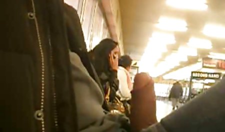 لیندسی کانالهای سکسی خارجی اولسن در یک اتوبوس شهری به مرد تسلیم می شود