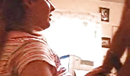 دختر فیلم سوپر زوری خارجی Busty از طریق وب کم با طرفداران ارتباط برقرار می کند