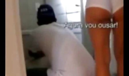 سبزه در حال بازیگری لینک سکسی خارجی در استودیوی پورنو است