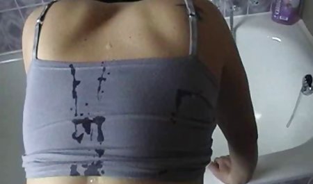 میلف ترک را نوازش می کند فیلمهای سکسی خارجی خفن ، در یک صندلی راحت نشسته است