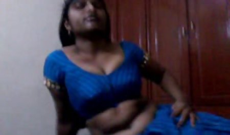 اسکارلت قرمز با دوست پسرش در دخترهای سکسی خارجی مقابل عموم قرار می گیرد