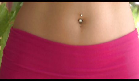 MILF با ویبراتور سرگرم کننده سکسی زوری خارجی است