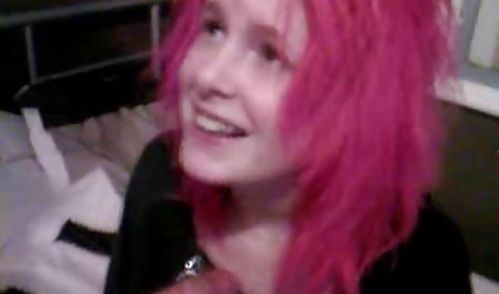 جوزلین کلی دختر فیلم سکسی خارج را در اتاق خواب نوازش می کند