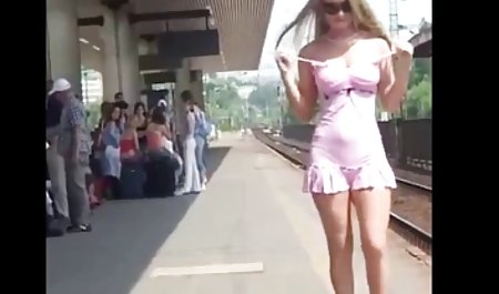 کوچولو عاشق دیلدوهای بزرگ سکس دوجنسه های خارجی است