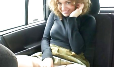 جوانان در فیلم گاییدن خارجی خانه روی تختخواب تفریح ​​می کنند.