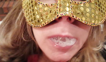 او بیدمشک خود را در سینک ظرفشویی فیلم سکسی سفید خارجی شست و به پسر داد