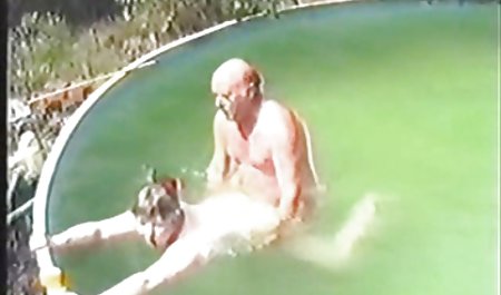 آن مرد اشتیاق خود را به داخل صکس خارجی اتاق مناسب جا داد