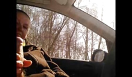 پسر جوانی که دوست دخترش را عجله می کند مبنی بر قدرت فیلمهای سکسی خارجی خفن وجود دارد