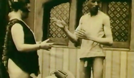 زیبایی بلا برته در یک تنه بزرگ کاشته شده دانلود سیکس خارجی است