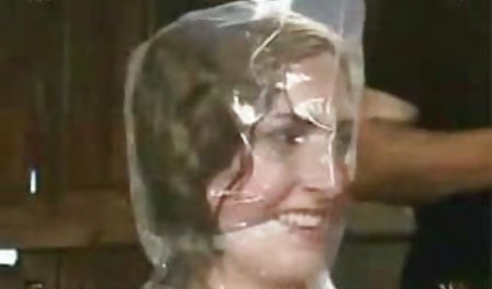 هنسی با دوست خود یک قضیه را سکس دوجنسه خارجی با قیچی آزمایش کرد