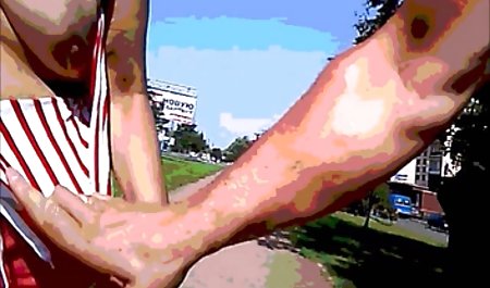 Milf با یک بطری سکس خارجی شهوانی شراب لعنتی می شود