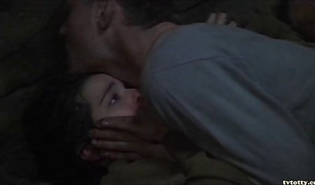 صندوق عقب گرفتن یک dildo فیلم سکس خاری جی سیاه است